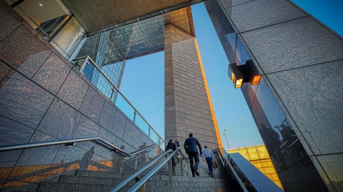 stairs-6133971_1280